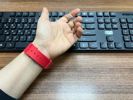 ساعت مچی عقربه ای کیو اند کیو مدل vp46j025y کد 01