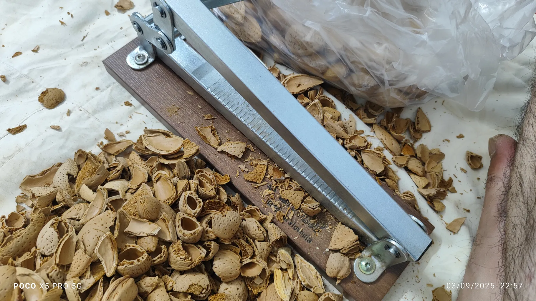 هسته شکن یونیور مدل اهرمی حرفه ای کد Uni12-300