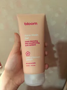 تجریه خرید ژل شستشو صورت بلوم مدل شکوفه گیلاس مناسب پوست معمولی حجم 200 میلی لیتر