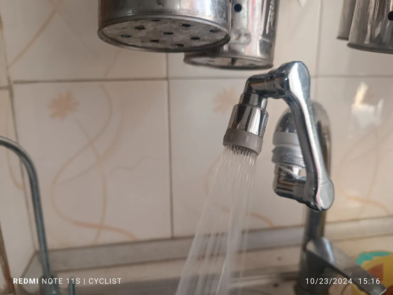 سرشیر آب مدل چرخشی مفصل دار بازویی برنجی 360