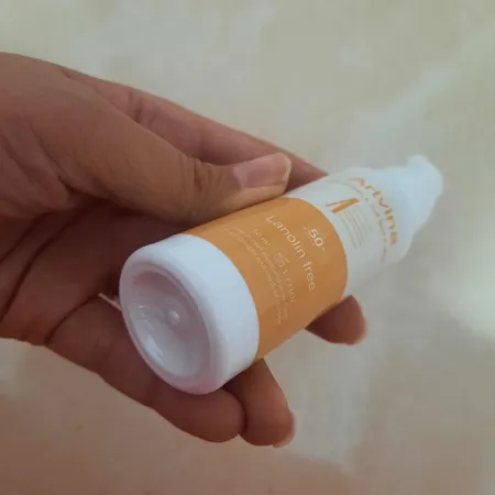 کرم ضد آفتاب بدون رنگ آرت وینا SPF 50 مدل Highly Effective ‌محافظ UVA ،UVB و PA+++، ضد حساسیت، ضد چروک و ضد پیری مناسب انواع پوست‌ حجم 50 میلی‌لیتر