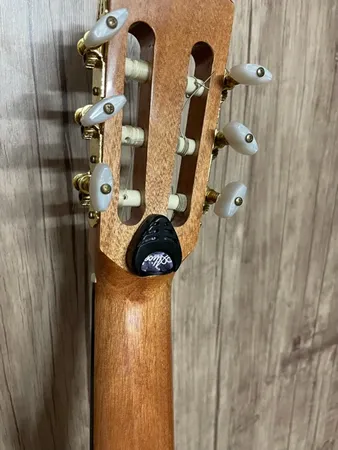 نگهدارنده پیک گیتار مدل VC40