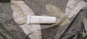 تجریه خرید کرم ضد آفتاب بی‌رنگ کلکسیون رویوال، spf 50، مدل prebiotic، ‌مناسب پوست‌های چرب و مختلط با حجم 50 میلی‌لیتر، محافظت‌کننده در برابر اشعه‌های UVA و PA ،UVB+++، ضد جوش و آکنه، دارای فرمولاسیون آنتی اکسیدان، نیاسینامید و ویتامین E، با ماندگاری 5 ساعته