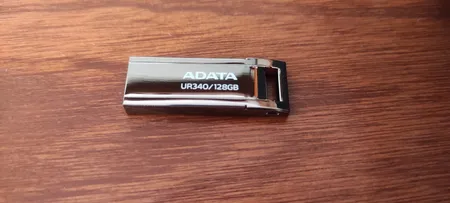 فلش مموری ای دیتا مدل  ROYAL UR340  ظرفیت 128 گیگابایت