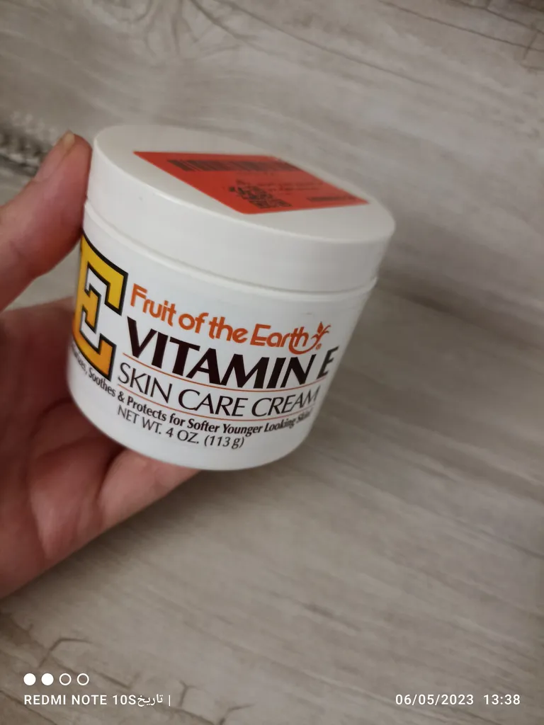 کرم مرطوب کننده مدل ویتامین E حجم 113 میلی لیتر