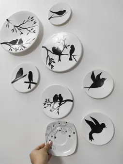 بشقاب دیوارکوب سفالی طرح پرنده کد D114-A مجموعه 7 عددی