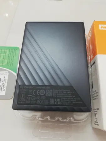 هارد اکسترنال وسترن دیجیتال مدل My Passport ظرفیت پنج ترابایت دارای رابط USB Type-A 3.2