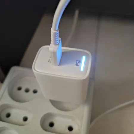 شارژر دیواری 25 وات هیسکا مدل H-106GAN