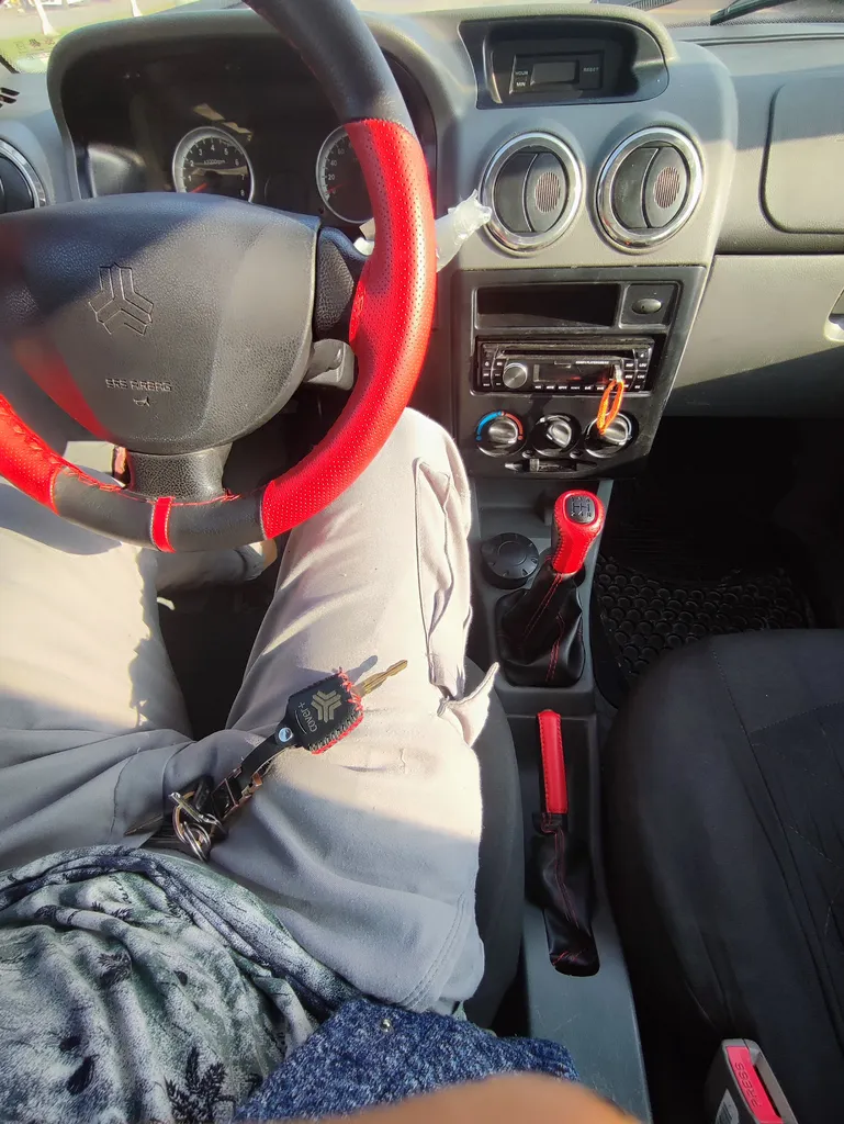 روکش فرمان کاور پلاس مدل PR-LUXE-RD به همراه سردنده وگردگیر و روکش ترمزدستی و کاور سویچ مناسب برای پراید