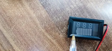 نمایشگر میزان شارژ باطری مدل A001