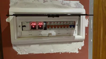 محافظ ولتاژ شیوا امواج مدل VPJN-20 بسته دو عددی