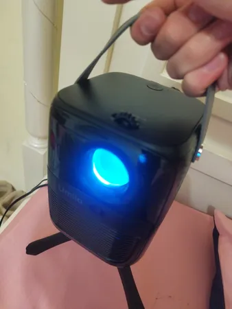 ویدئو پروژکتور یومیو مدل umiio Q2