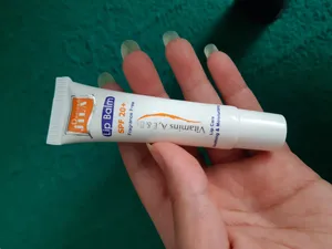 تجریه خرید بالم لب دکتر ژیلا مدل w01 وزن 12 گرم