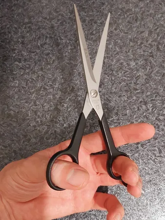 قیچی اصلاح مو زولینگن مدل P.A.S