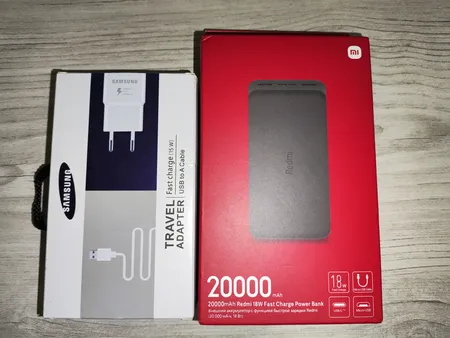 پاوربانک 18 وات شیائومی مدل Redmi PB200LZM ظرفیت 20000 میلی آمپرساعت به همراه شارژر دیواری سامسونگ و کابل تبدیل
