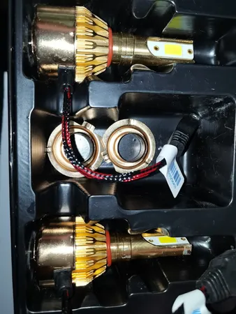 لامپ هدلایت خودرو مدل D9H7 بسته 2 عددی