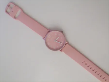 ساعت مچی عقربه ای دخترانه کد 06