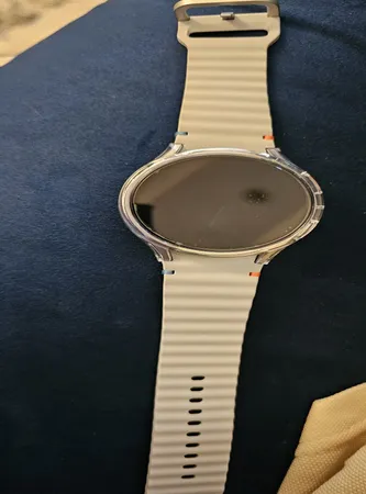 ساعت هوشمند سامسونگ مدل Galaxy Watch 7 44mm دارای قابلیت های کنترل موسیقی (Music Player) بند پلاستیک