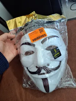 ماسک ایفای نقش مدل وی