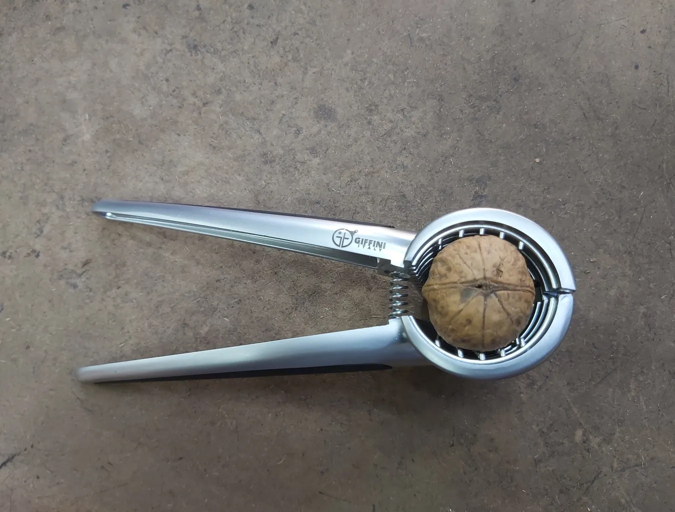 گردو شکن جی فی نی مدل 01