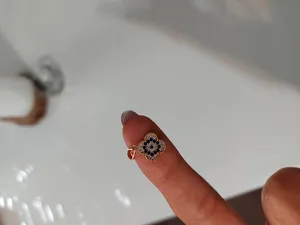 تجریه خرید آویز گردنبند طلا 18 عیار زنانه ماوی گالری مدل ونکلیف تمام نگین بلورین