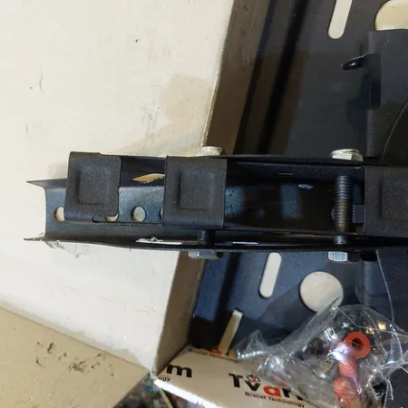 پایه دیواری تلویزیون تی وی آرم
 مدل T7-new مناسب برای تلویزیون های 22 تا 43 اینچ