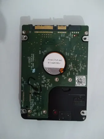 هارد دیسک اینترنال  وسترن دیجیتال مدل WD3200BUCT ظرفیت 320 گیگابایت