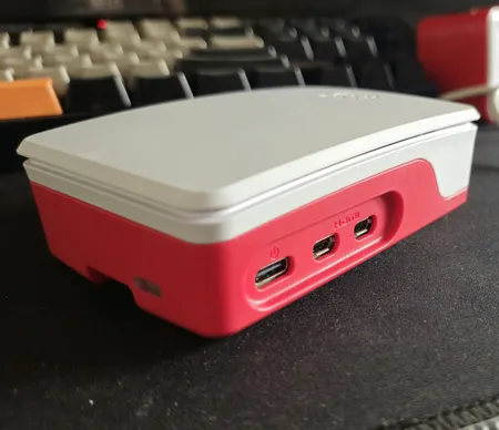 قاب برد رزبری پای مدل Case Pi 5