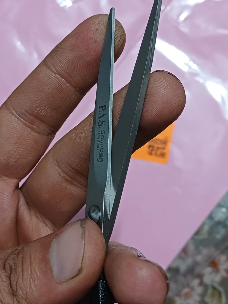 قیچی اصلاح مو زولینگن مدل P.A.S