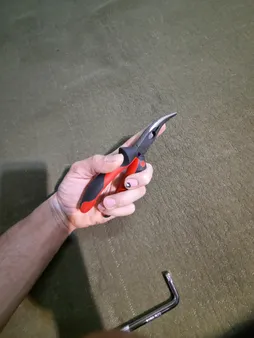 انبر دم باریک سر کج ویها مدل Z05102160 سايز 6 اینچ