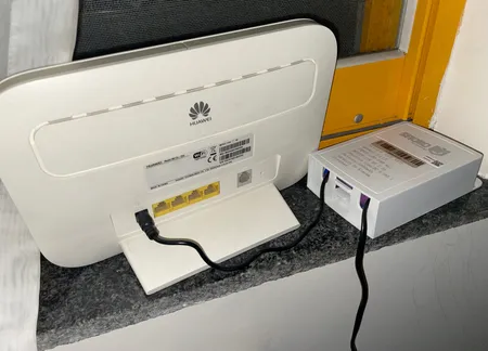 یو پی اس مودم و دوربین مداربسته اسفیورد مدل U112 ظرفیت 12 ولت آمپر