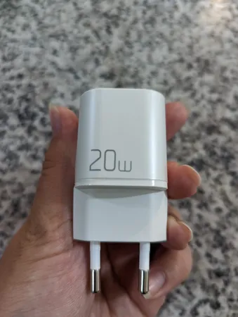 شارژر دیواری 20 وات مک دودو مدل CH-402