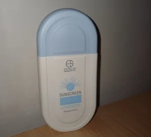 تجریه خرید کرم ضد آفتاب بی‌رنگ استلین، 80 SPF، مدل ultra،  مناسب انواع پوست با حجم 100 میلی لیتر، محافظت‌کننده در برابر اشعه‌های UVA و UVB، مرطوب‌کننده، فاقد پارابن، PA+++، ضد پیری، دارای فرمولاسیون فاقد چربی، با ماندگاری 3 ساعته