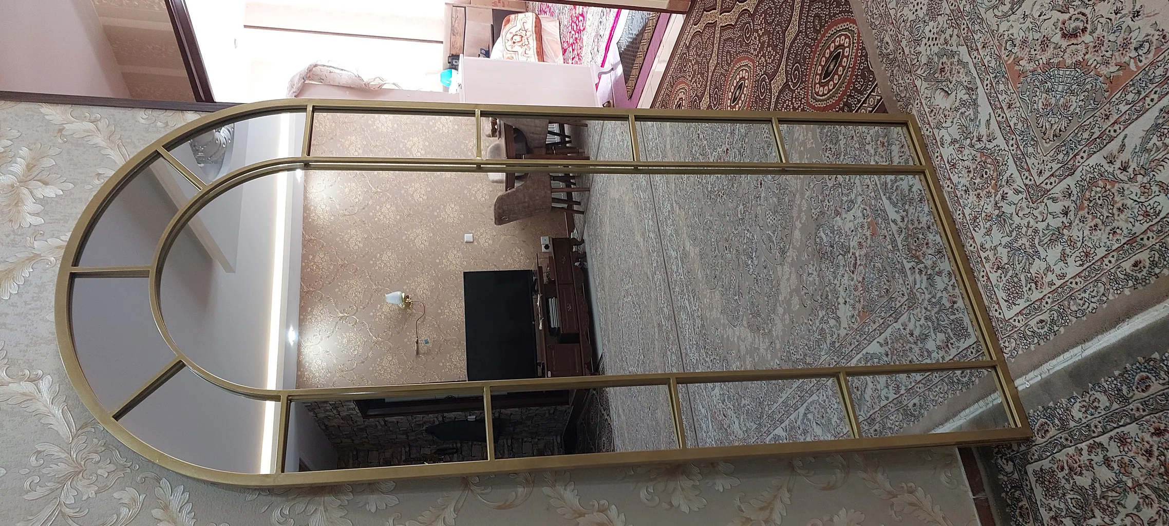 آینه مدل قدی فلزی طرح تاج پایه دار F-180