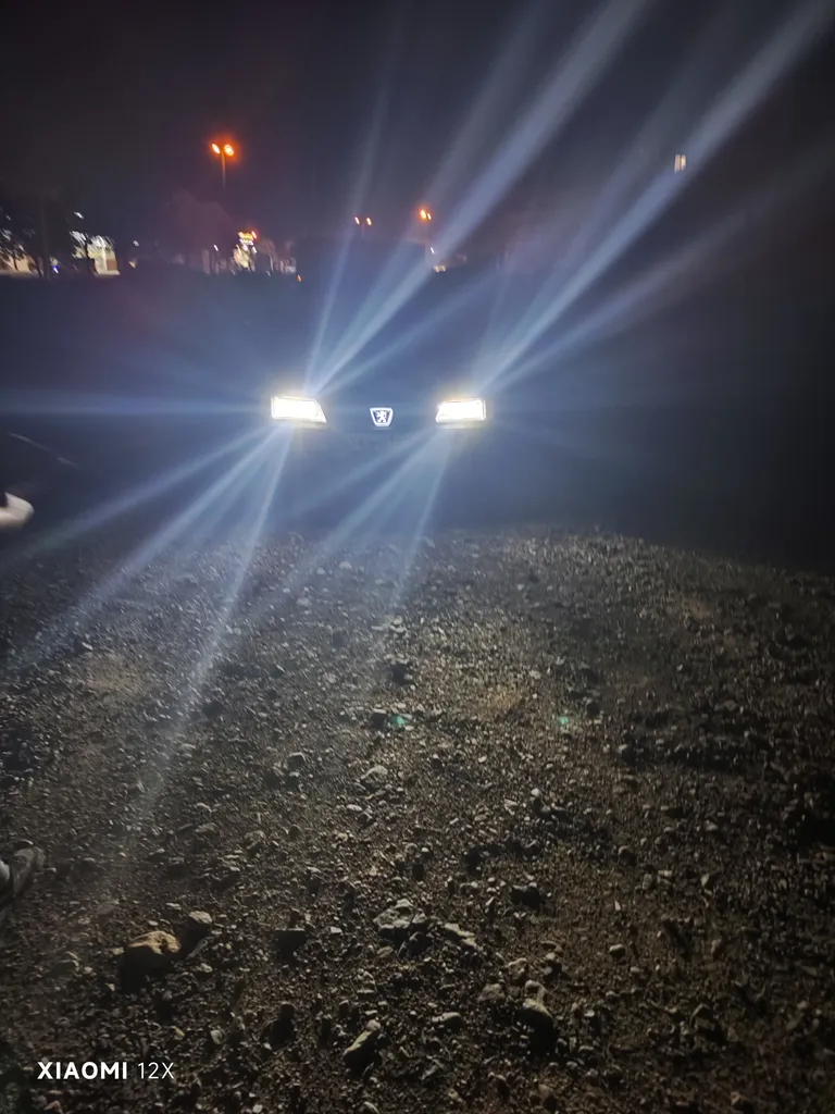 هدلایت لامپ خودرو D9 مدل H4 بسته 2 عددی