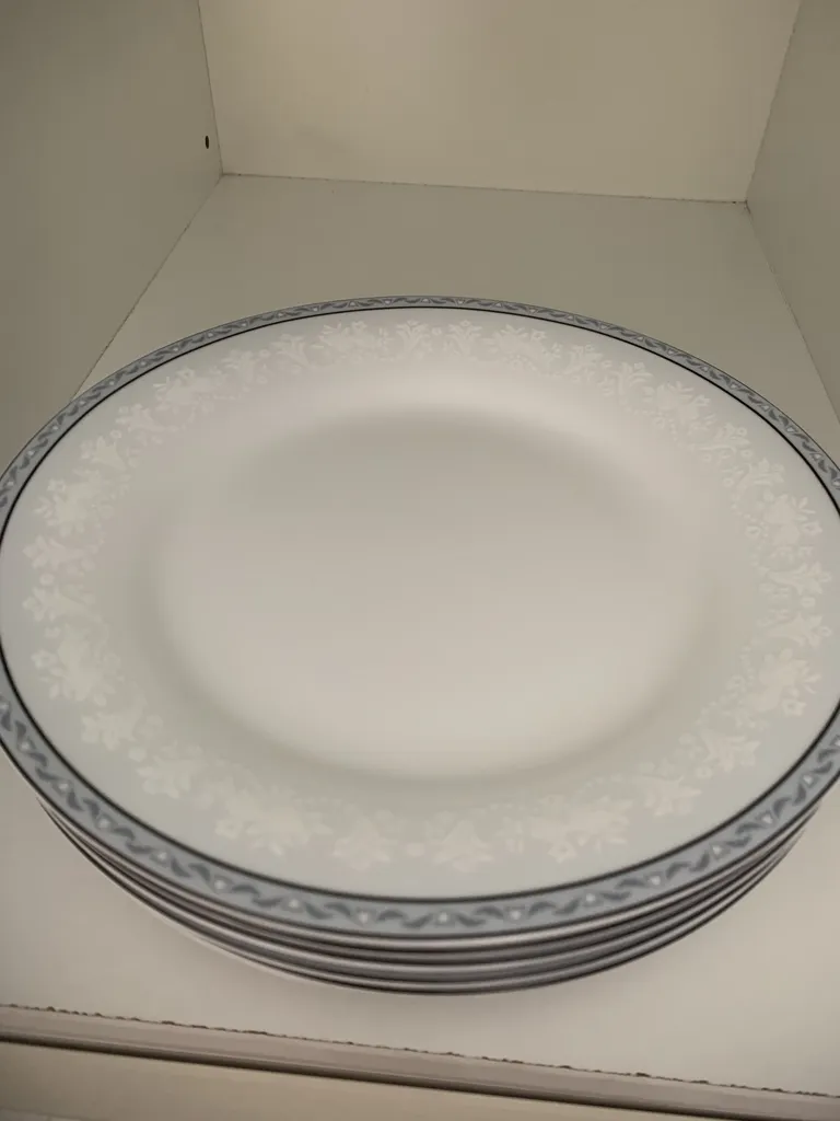 سرویس غذاخوری 35 پارچه چینی زرین ایران سری شهرزاد مدل وایت رز درجه عالی