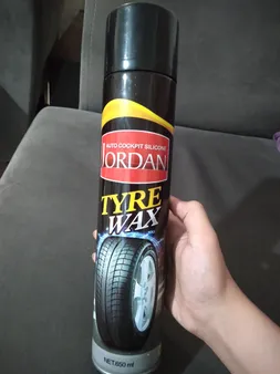 اسپری تمیز کننده لاستیک خودرو جردن مدل P2000 حجم 650 میلی لیتر