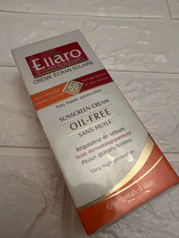 کرم ضد آفتاب الارو مدل Oil Free تحت لیسانس حجم 40 میلی لیتر