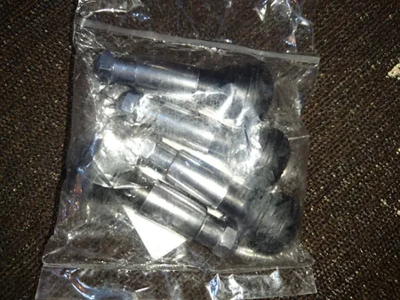 والف لاستیک خودرو مدل TL-Silv بسته 4 عددی