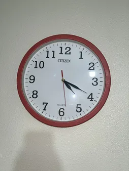 ساعت دیواری عقربه ای سیتیزن طرح دایره مدل اعداد لاتین