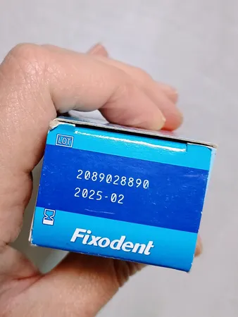 چسب دندان مصنوعی فیکسودنت مدل فرش نیو وزن 47 گرم