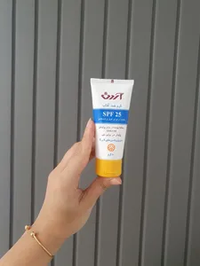 تجریه خرید کرم ضدآفتاب بی‌رنگ آردن مدل SPF25 مناسب انواع پوست وزن 50 گرم