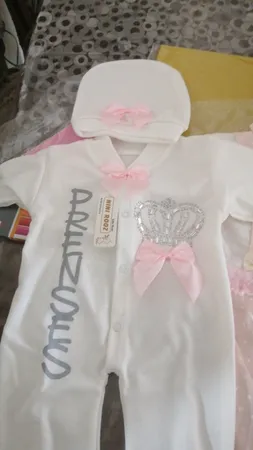 ست سرهمی و کلاه نوزادی دخترانه نی نی روز طرح پرنسس کد M448