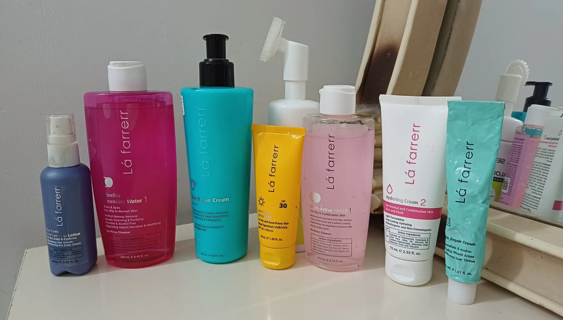 کرم اسکراب صورت و بدن بی آکوا مدل Peach مناسب برای انواع پوست وزن 140 گرم