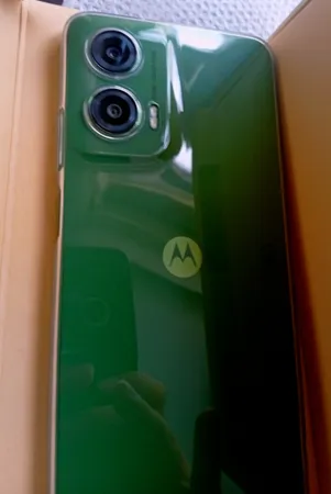 گوشی موبایل موتورولا مدل Moto G35 دو سیم کارت ظرفیت 256 گیگابایت و رم 8 گیگابایت