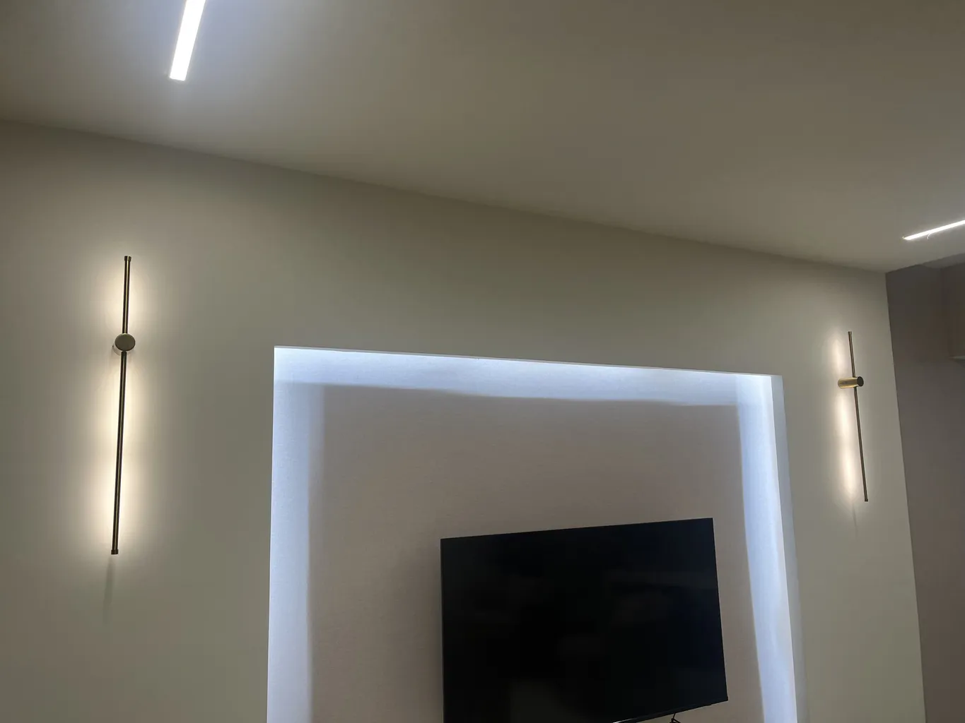 چراغ دیواری مدل خطی کد We1401