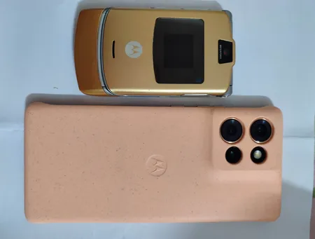 گوشی موبایل موتورولا مدل Edge 50 دو سیم کارت ظرفیت 512 گیگابایت و رم 12 گیگابایت - به همراه هدیه هدفون بلوتوثی موتورولا مدل Moto Buds