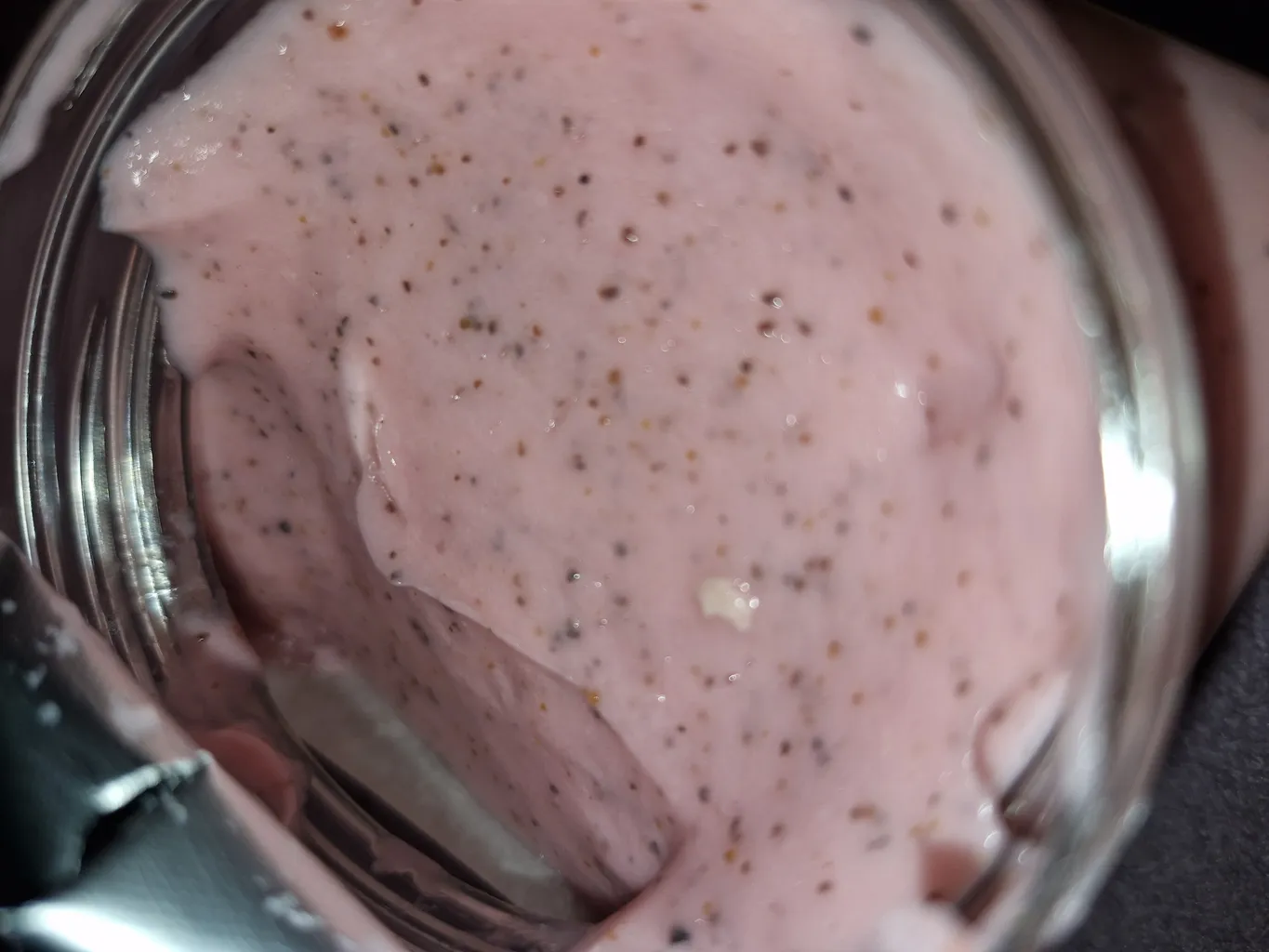 اسکراب لایه بردار پوست مکس لیدی مدل Roz حجم 300 میلی لیتر