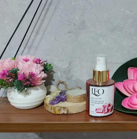 گلدان به همراه گل مصنوعی مدل سه گلی k16