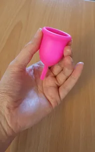 تجریه خرید کاپ قاعدگی لیوا فارما سایز کوچک به همراه لیوان کاپ قاعدگی لیوا فارما مدل Mate02